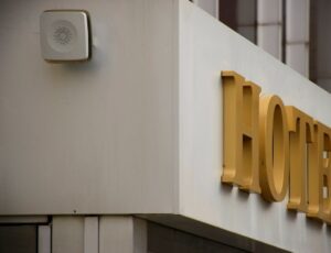 Signalizator montiran na ulazu